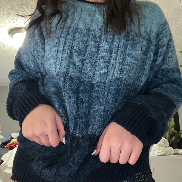 blue fade sweater - Picture 3 of 4